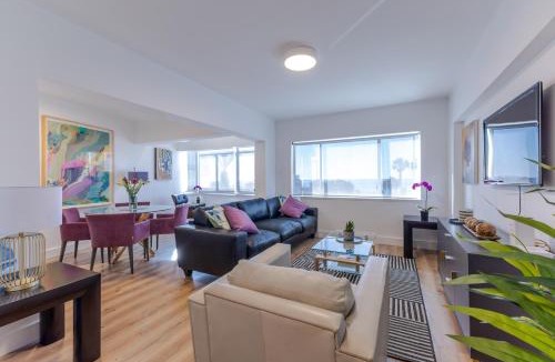 Sea Point Apartment | Beachfront stunning sea views