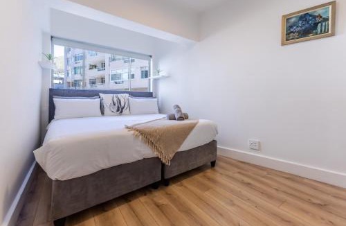 Sea Point Apartment | Beachfront stunning sea views