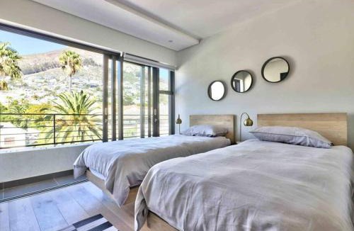 Sea Point Apartment | Beautiful Space with views of Lions Head
