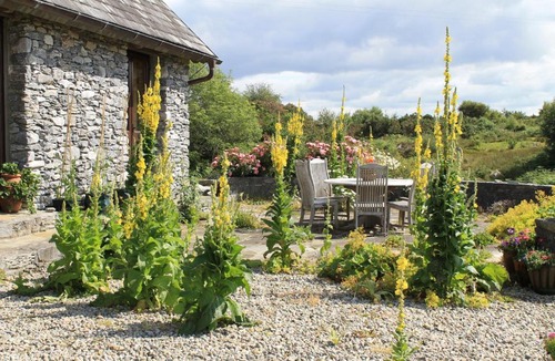 Roscoe House | Beautiful Stone Riverside Retreat Galway
