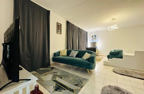 Jumeirah Villa | Beautiful Studio in villa Dubai Burj Khalifah View
