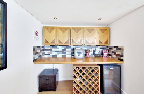 Camps Bay Villa | Blue Emerald Villa - Heated Pool - Close to Camps Beach and Table Mountain