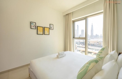 Za'abeel 2 Apartment | Bnbeyond's Artistic Luxe Retreat with Burj Views