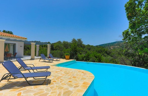 Petaleia Villa | Brand New Villa Loki with Large infinity pool WiFi and Sea Views