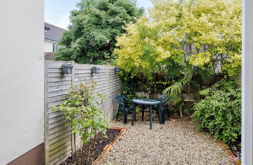 Rathmines Apartment | Bright 2BR w/Private Backyard Near City Centre