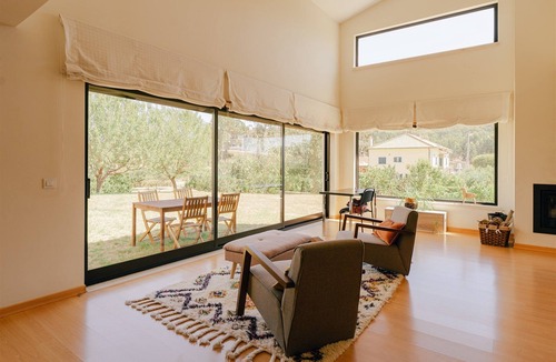 Outeiro da Cabeca Villa | Bright, Space and Comfort Home in the village
