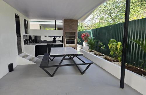 Palma House | Casa Trogon 2BDRM AC 50M to the Beach