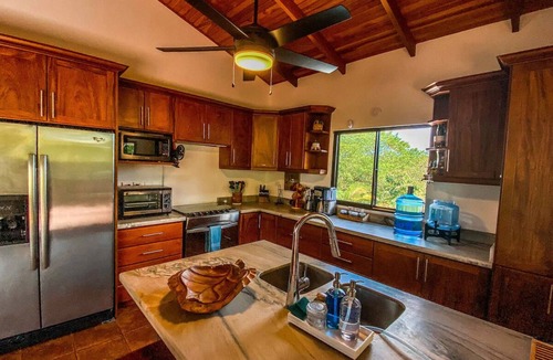 Xihu Villas House | Casa Tropical- Secluded Mountain View Pool House