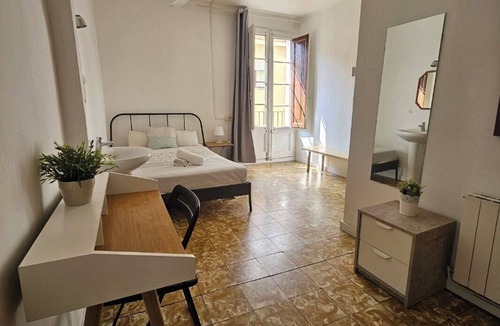 El Raval Hostel | Central and Basic Drassanes