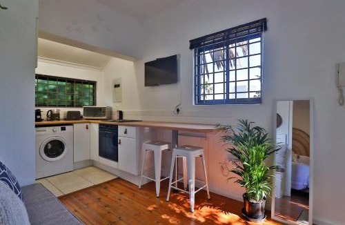 Sea Point House | Cesars Cottage Charming Sea Point Hideaway