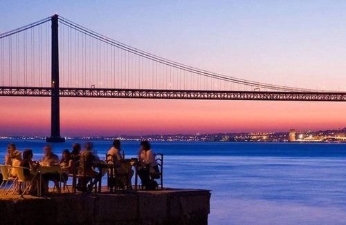 Cacilhas Apartment | Charming Duplex on Lisbon's River Tejo
