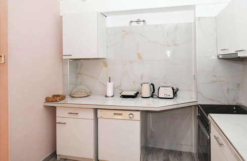 Mitilinii Apartment | Charming Samos Escape with a Jacuzzi and a Balcony