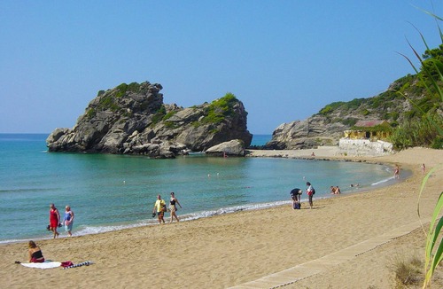 Parelia Apartment | Charming Studio Apartments With Swimming Pool Near Pelekas Beach