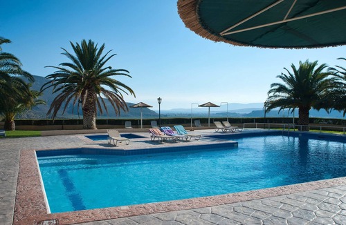 Delphi RV Rental | Chrissa Camping Rooms & Bungalows