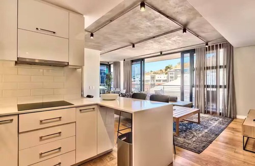 Cape Town City Centre Apartment | Classic Apartment, Balcony