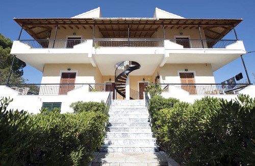 Petaleia Apartment | Cochelli Apartments