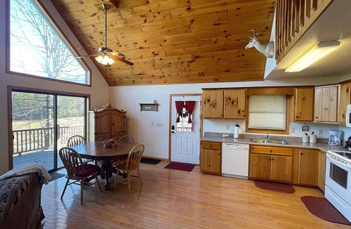 Unaka Ski Chalet | Comfortable mountain getaway with easy access