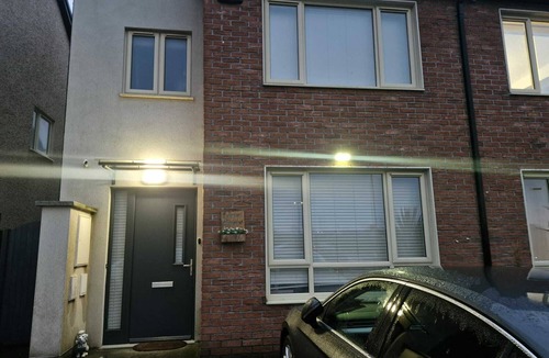 Ongar House | Contemporary 2BDR House with Parking in Dublin