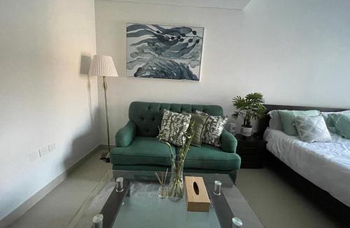 Dubai Apartment | Cozy & Bright Studio accessible to bus and Metro