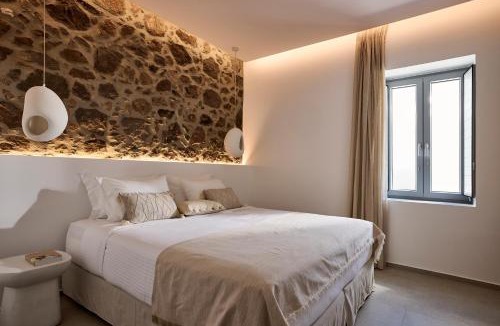 Tripiti House | Dash Milos