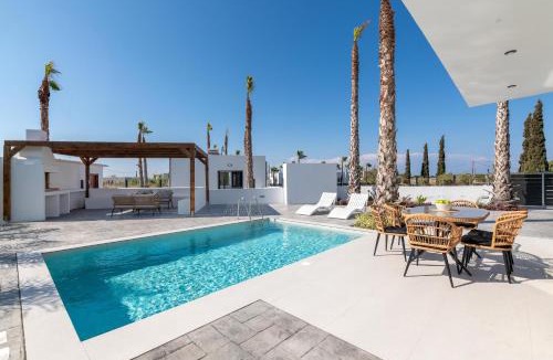 Petaloudes Villa | Davlakos Villa Eve