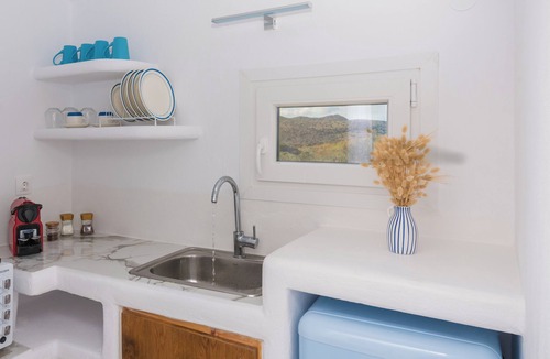 Milos Apartment | Deluxe apartment with panoramic sea view located on the hill of Provatas