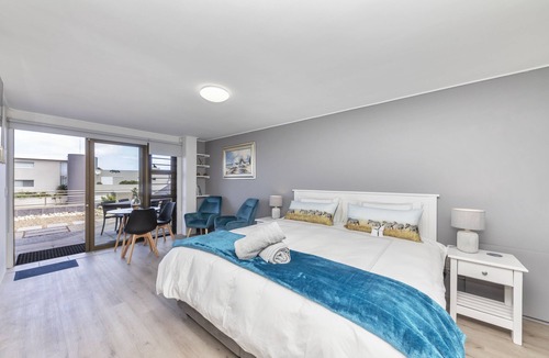 Bloubergstrand Apartment | Demi de Mêlée A - Studio, Blouberg by HMH