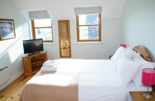 Dingle House | Dingle Courtyard Cottages 2 Bed Sleeps 4