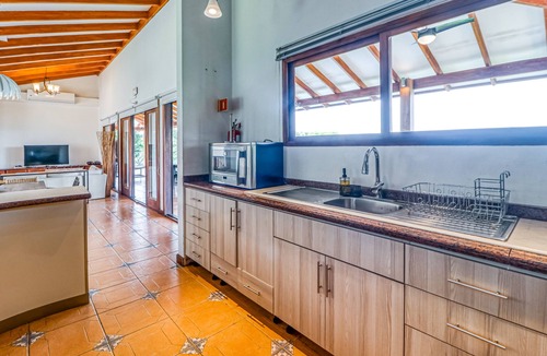 La Cruz House | Dog-friendly retreat with sea views & covered terrace - in the perfect location