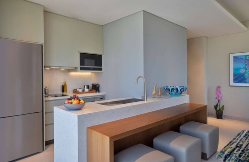 Al Majaz Hotel | DoubleTree by Hilton Sharjah Waterfront Hotel & Residences