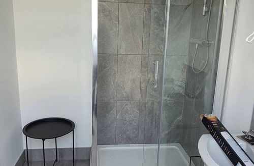 Darragh Apartment | Drumquin Accommodation Room 5