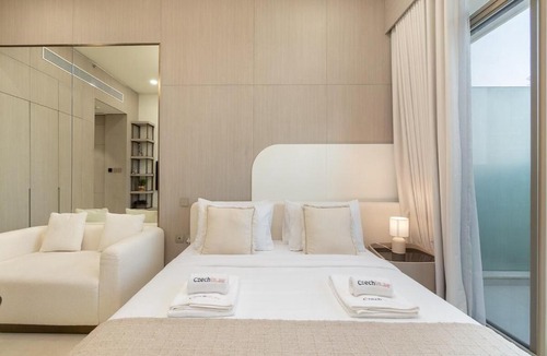 Jumeirah Village Circle Apartment | Elegant Studio Escape in JVC - by Czechin