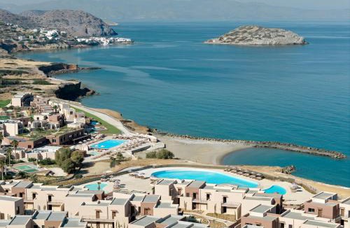 Pefki Resort | Ella Rocrita