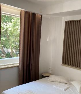Vryses House | Emerald Suites