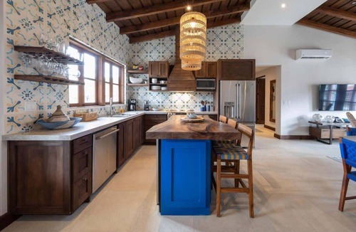 Las Catalinas Condo | Exclusive Beach club access/steps from the beach