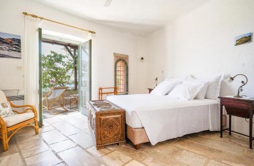 Megas Gialos Villa | Exquisite beachfront mansion