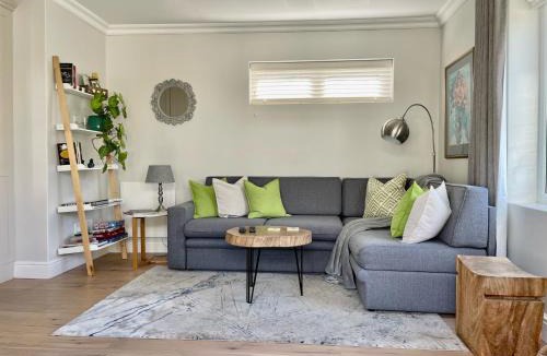 Constantia House | Fig Tree Cottage - Leafy Constantia Cottages