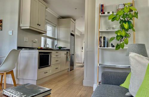 Constantia House | Fig Tree Cottage - Leafy Constantia Cottages