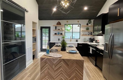 Cramerton House | fire pit+corn hole+bikes+gym+golf pass | Art inspired retreat