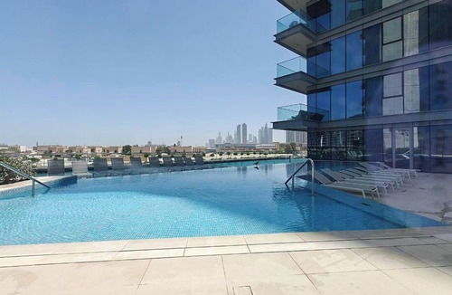 Al Safa Apartment | Free housekeeping visits during your stay - StayShort - Waterfront Living with a Spacious Layout Sleeps 5