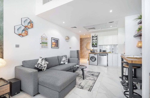 Business Bay Apartment | Free housekeeping visits during your stay - StayShort - Business Bay studio sleeping 4, centrally located