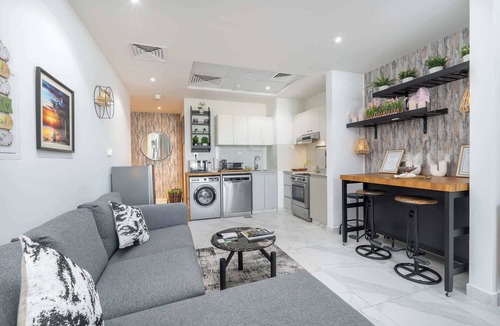 Business Bay Apartment | Free housekeeping visits during your stay - StayShort - Business Bay studio sleeping 4, centrally located