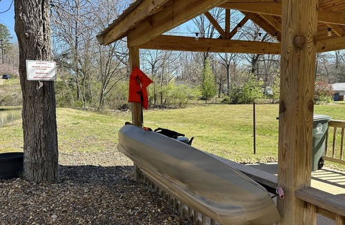 Lookout Valley Neighborhood Association House | Free Ruby Falls Ticket & More -Private pond stocked with fish-game room-fireplace-2 acres to explore