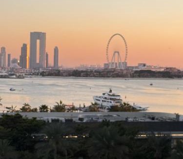 Palm Jumeirah Apartment | FullSeaView-RoofTopPool Free Private WestBeachAccess