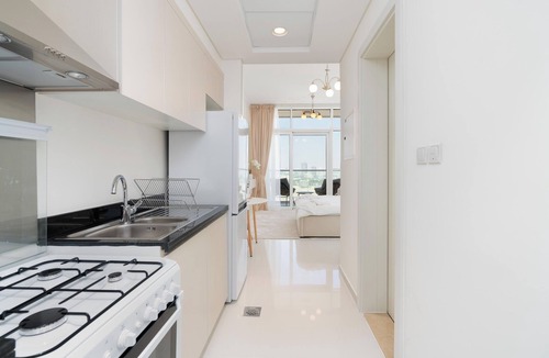 Dubai Apartment | Gala Guests - Carson Studio Collection