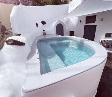 Finikia Villa | Gemini Cave