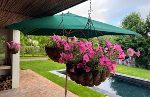 Constantia Apartment | GRACE COTTAGE Charming 2 Bed en-suite Cottage with Solar