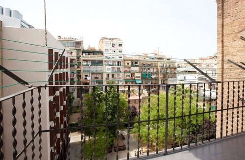 El Poble-sec Apartment | Gran Via modern and bright 3BD with terrace