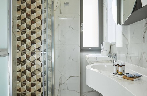 Paralia Dionysiou Hotel | GreyStone Suites