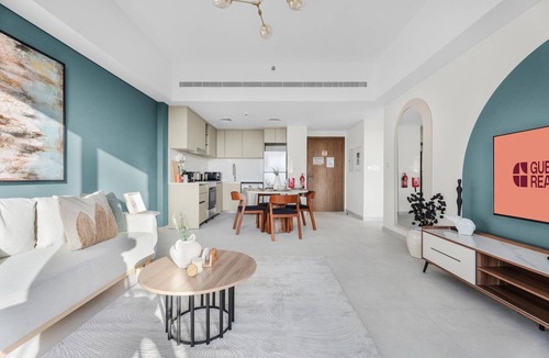 Umm Suqeim 3 Apartment | GuestReady - 1 BHK | Serene 9th-Floor Escape